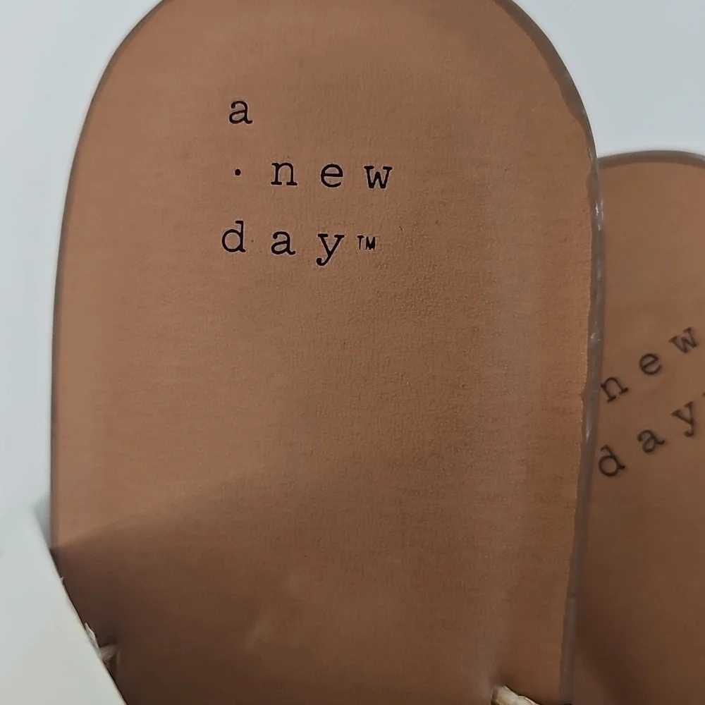 A New Day Tan Weave Slide Sandals w 2 Thick Velcro Straps Tread Bottoms‎ Sz:11